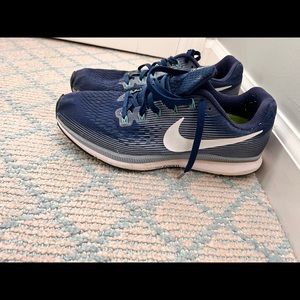 Woman’s Nike Zoom running shoes. Color blue. Size woman’s 9. Ankle support soles